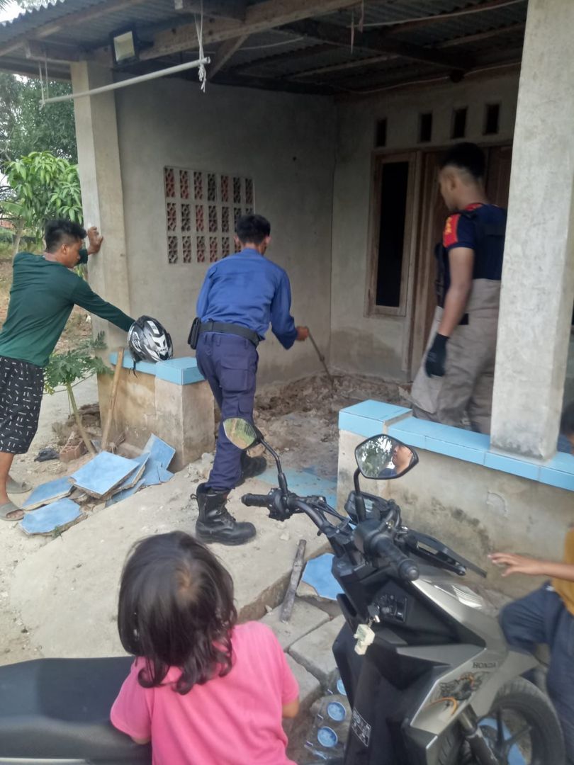 Puluhan Ular Kobra Bersarang di Bawah Keramik Rumah Warga Cisoka Tangerang