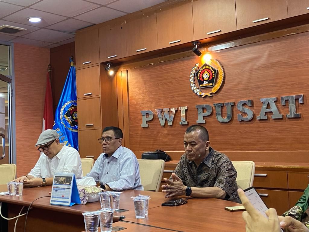 Rapat Perdana Ini Pesan Hendry CH Bangun